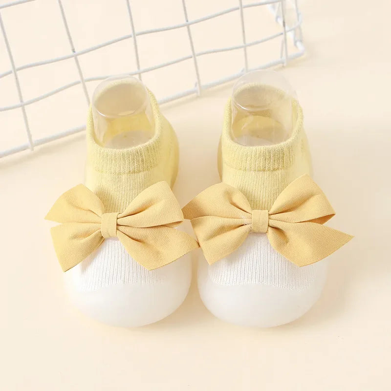 FAMOORA FIRST STEPS